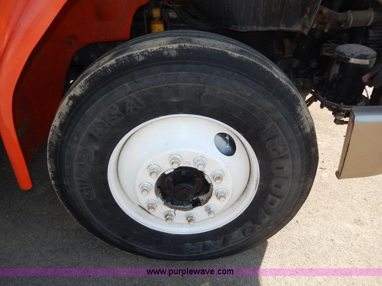 image for item H6947 2003 Freightliner FL112 semi truck