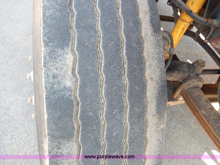 image for item H6947 2003 Freightliner FL112 semi truck