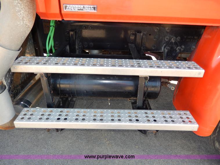 image for item H6947 2003 Freightliner FL112 semi truck