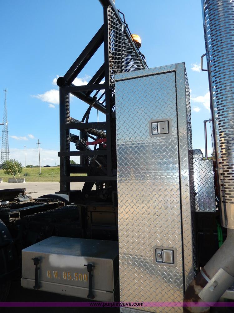 image for item H6947 2003 Freightliner FL112 semi truck