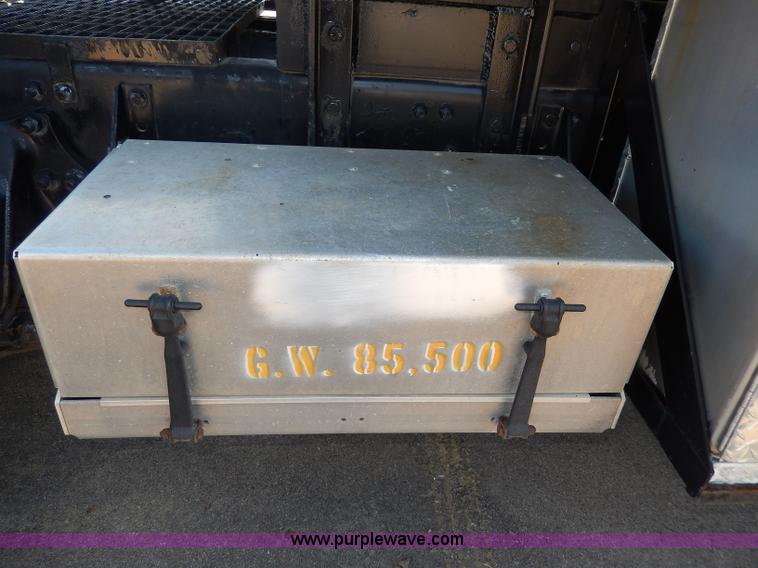 image for item H6947 2003 Freightliner FL112 semi truck