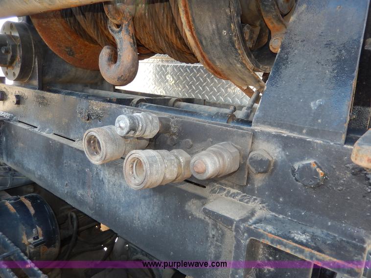 image for item H6947 2003 Freightliner FL112 semi truck