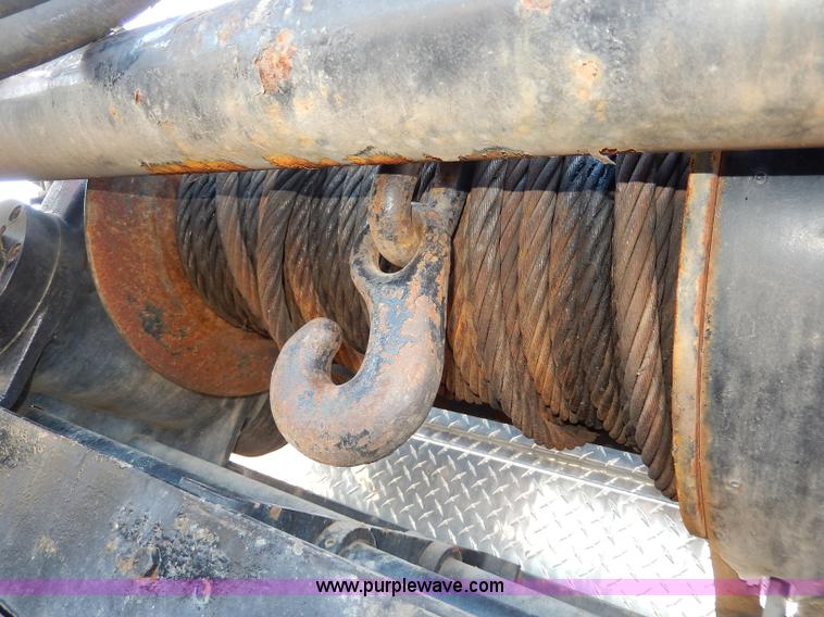 image for item H6947 2003 Freightliner FL112 semi truck