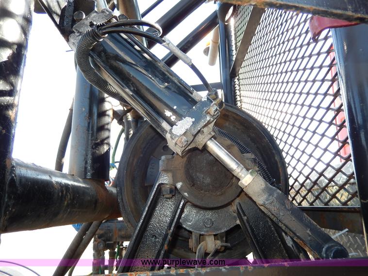 image for item H6947 2003 Freightliner FL112 semi truck