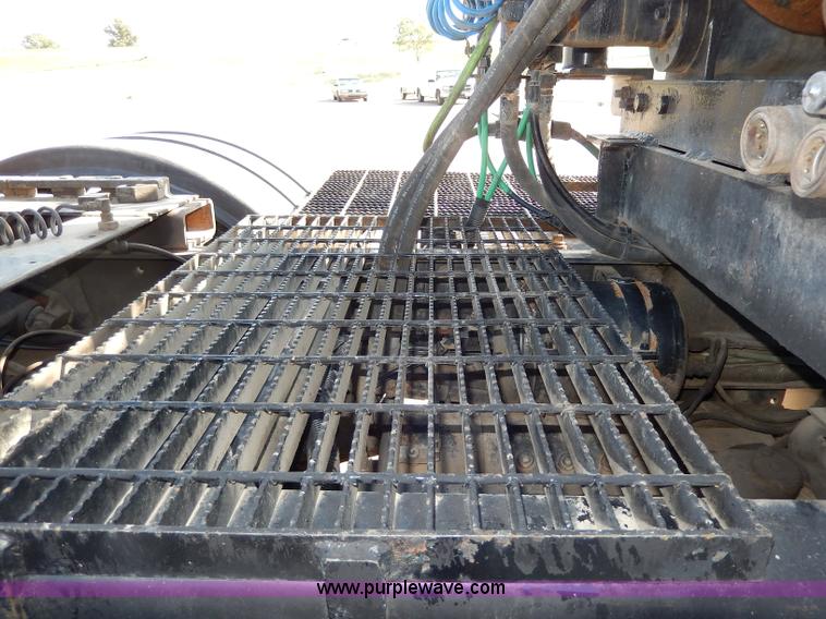 image for item H6947 2003 Freightliner FL112 semi truck