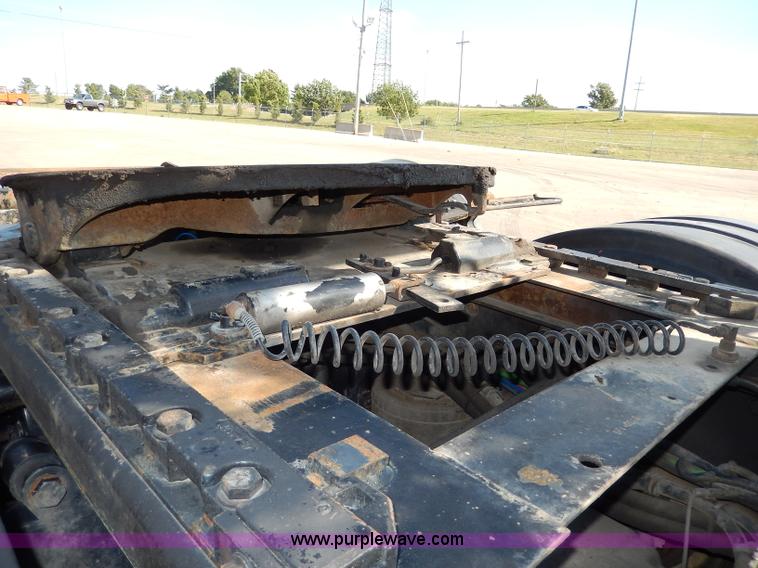 image for item H6947 2003 Freightliner FL112 semi truck