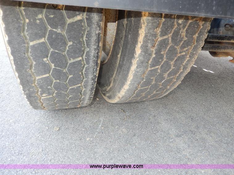 image for item H6947 2003 Freightliner FL112 semi truck