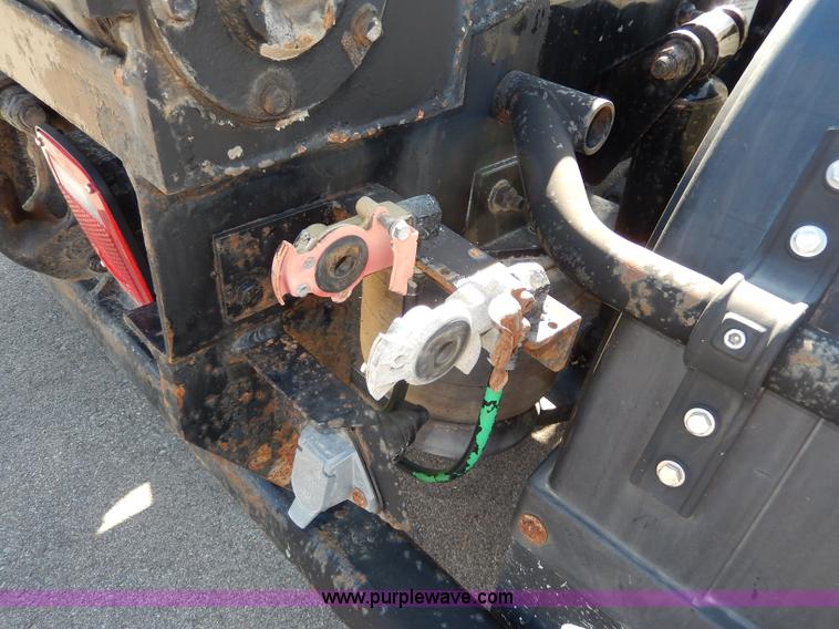 image for item H6947 2003 Freightliner FL112 semi truck