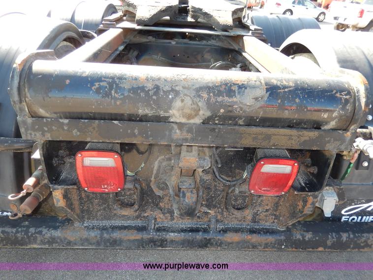 image for item H6947 2003 Freightliner FL112 semi truck