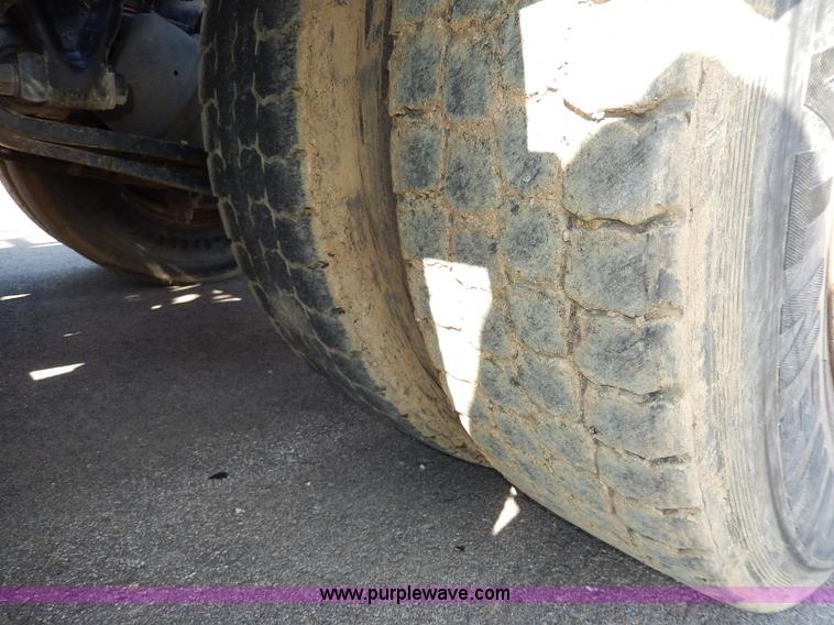 image for item H6947 2003 Freightliner FL112 semi truck