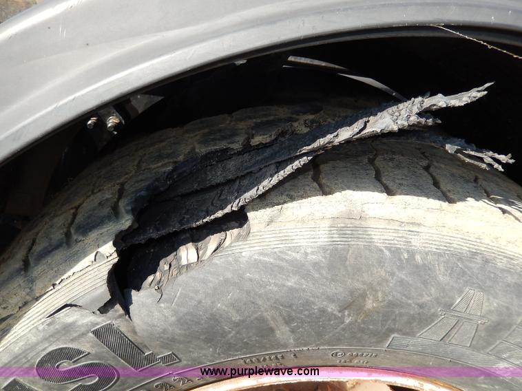 image for item H6947 2003 Freightliner FL112 semi truck