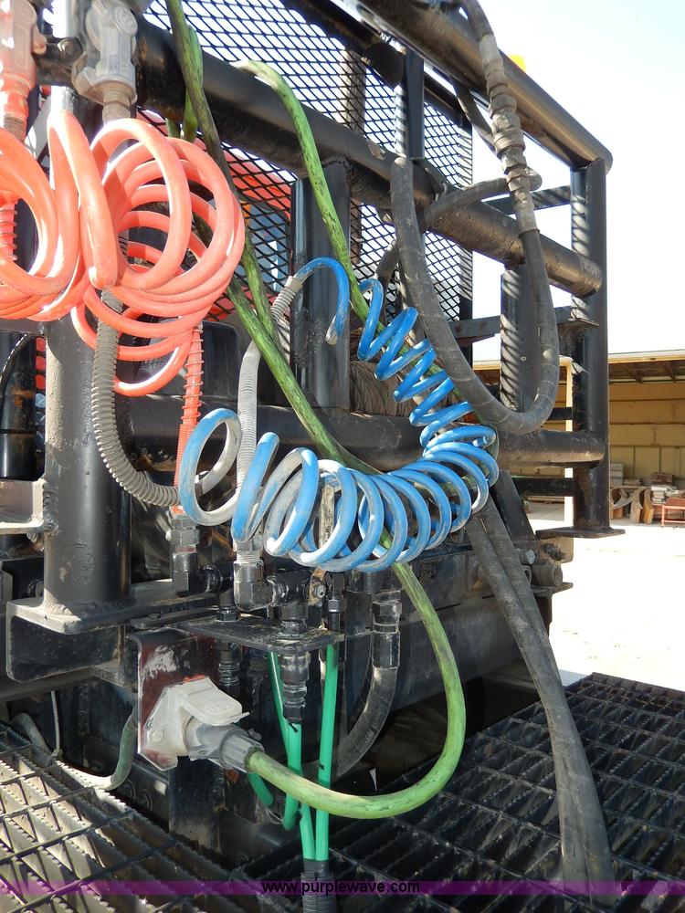 image for item H6947 2003 Freightliner FL112 semi truck