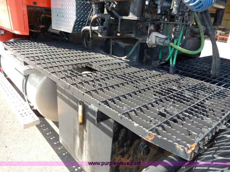 image for item H6947 2003 Freightliner FL112 semi truck