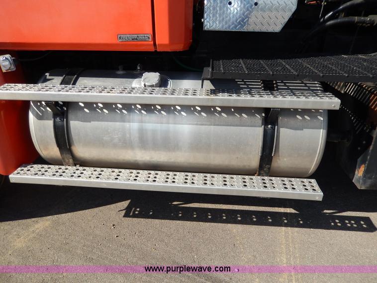 image for item H6947 2003 Freightliner FL112 semi truck