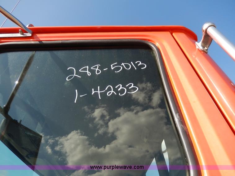 image for item H6947 2003 Freightliner FL112 semi truck