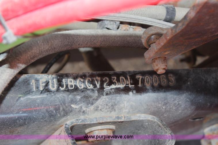 image for item H6947 2003 Freightliner FL112 semi truck