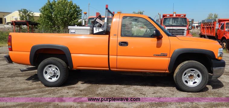 image for item H6948 2002 Chevrolet Silverado 2500 pickup truck