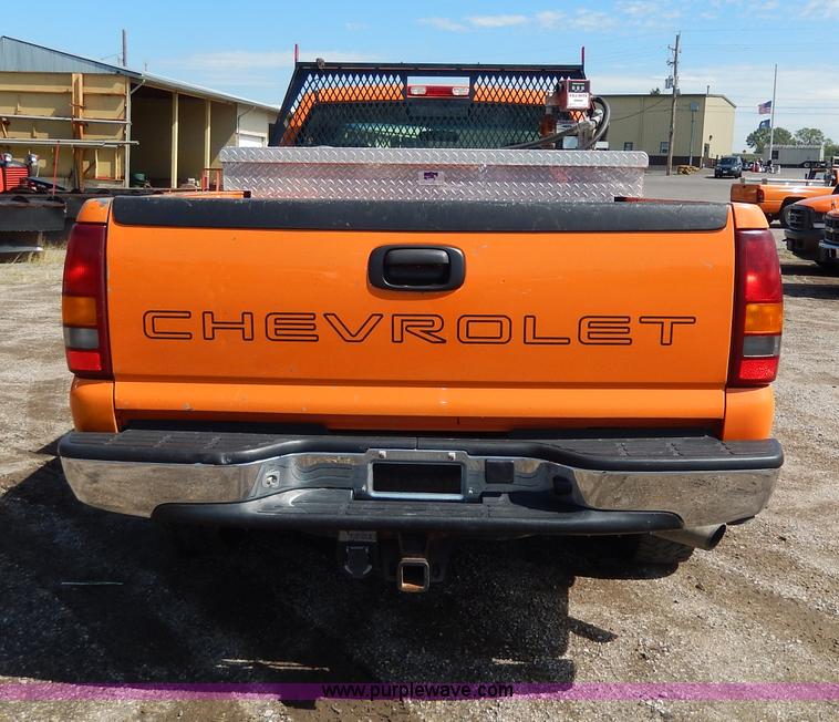 image for item H6948 2002 Chevrolet Silverado 2500 pickup truck