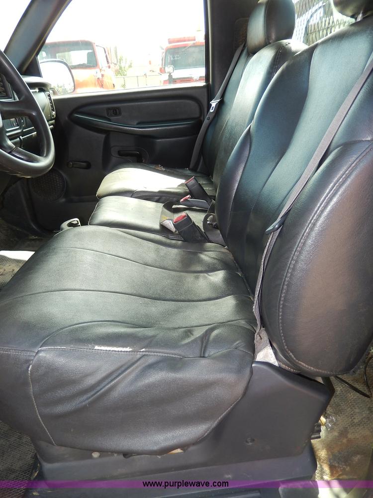 image for item H6948 2002 Chevrolet Silverado 2500 pickup truck