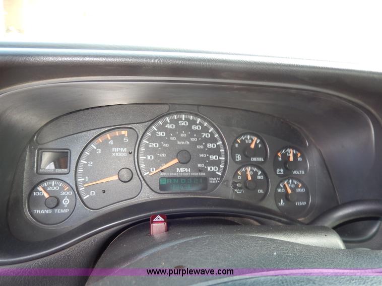 image for item H6948 2002 Chevrolet Silverado 2500 pickup truck