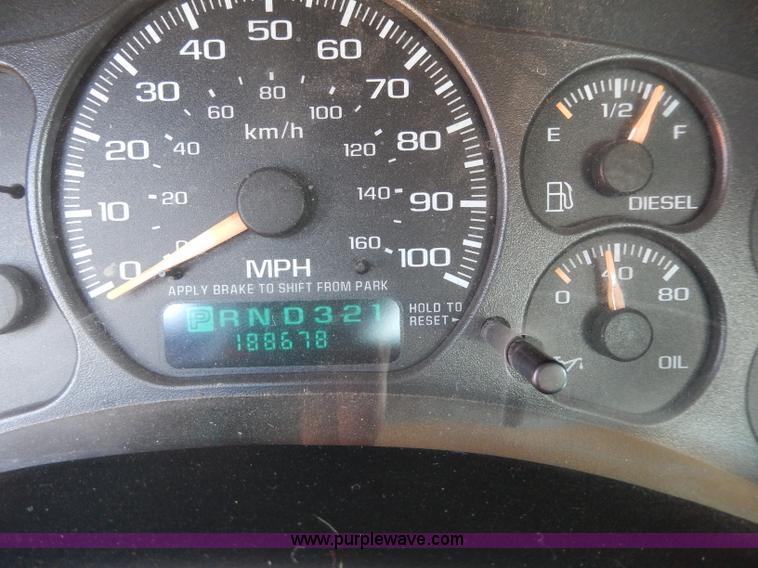 image for item H6948 2002 Chevrolet Silverado 2500 pickup truck