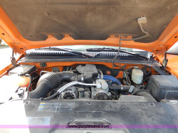 image for item H6948 2002 Chevrolet Silverado 2500 pickup truck