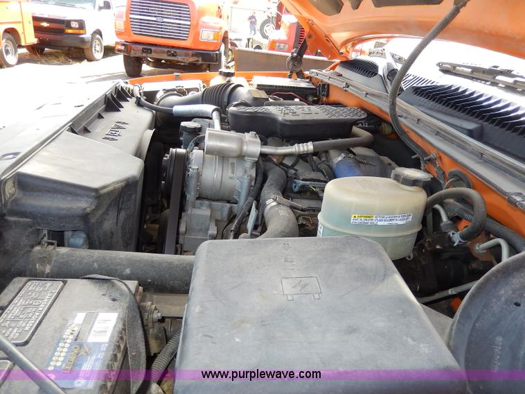 image for item H6948 2002 Chevrolet Silverado 2500 pickup truck