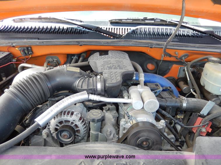 image for item H6948 2002 Chevrolet Silverado 2500 pickup truck