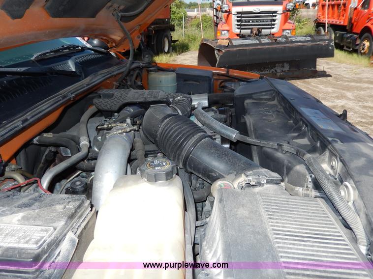 image for item H6948 2002 Chevrolet Silverado 2500 pickup truck