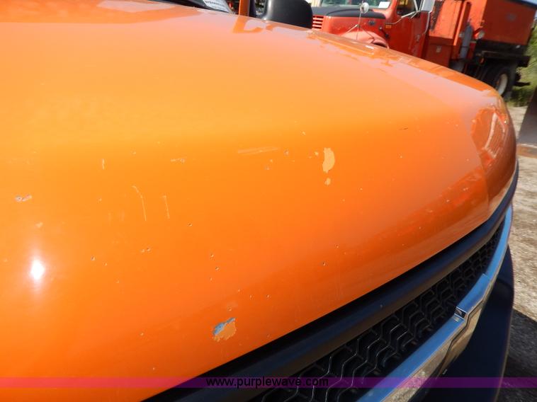 image for item H6948 2002 Chevrolet Silverado 2500 pickup truck