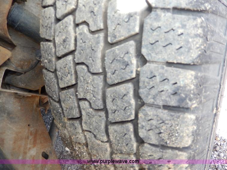 image for item H6948 2002 Chevrolet Silverado 2500 pickup truck