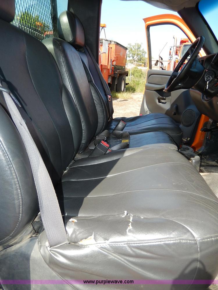 image for item H6948 2002 Chevrolet Silverado 2500 pickup truck