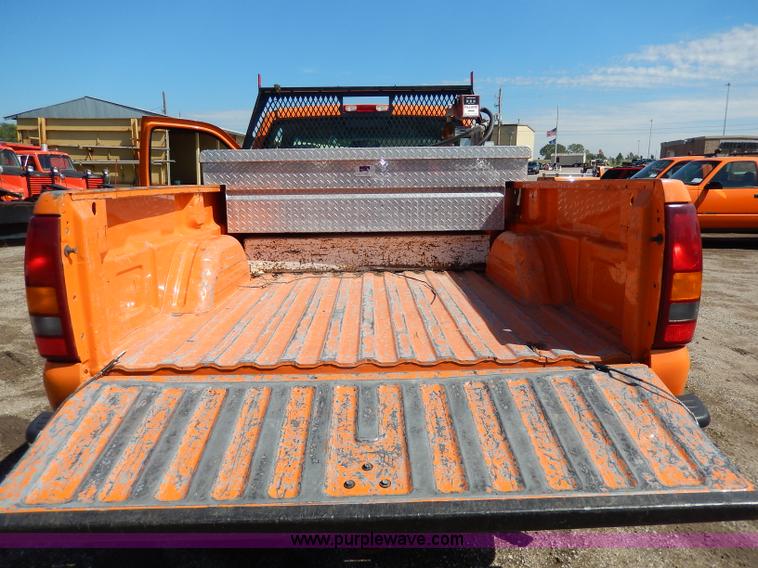 image for item H6948 2002 Chevrolet Silverado 2500 pickup truck