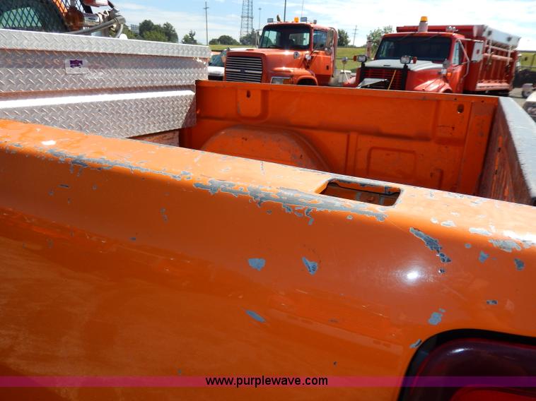 image for item H6948 2002 Chevrolet Silverado 2500 pickup truck