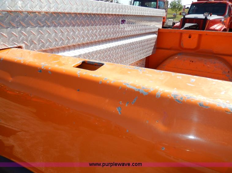 image for item H6948 2002 Chevrolet Silverado 2500 pickup truck