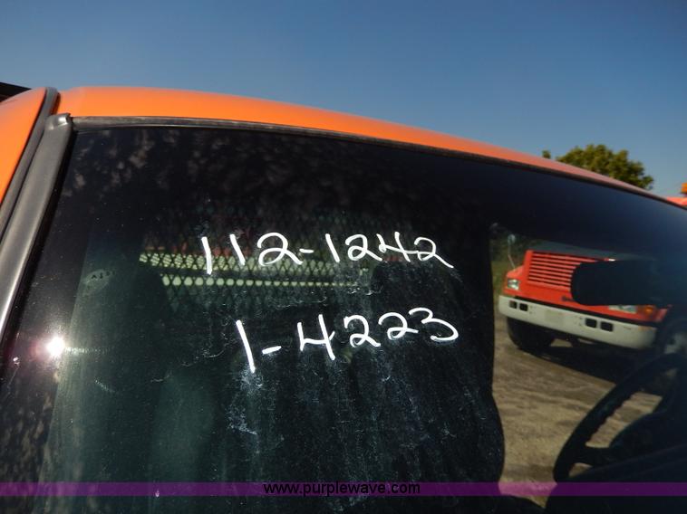 image for item H6948 2002 Chevrolet Silverado 2500 pickup truck