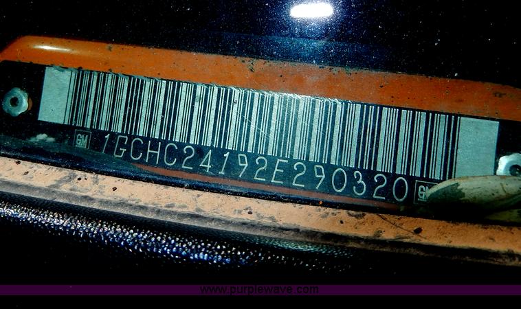 image for item H6948 2002 Chevrolet Silverado 2500 pickup truck