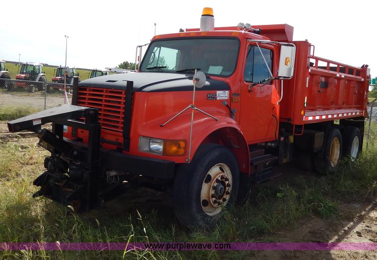 image for item H6950 1999 International 4900 dump truck
