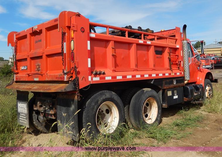 image for item H6950 1999 International 4900 dump truck