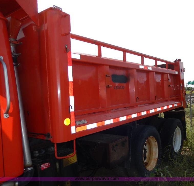 image for item H6950 1999 International 4900 dump truck