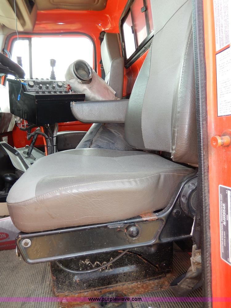 image for item H6950 1999 International 4900 dump truck