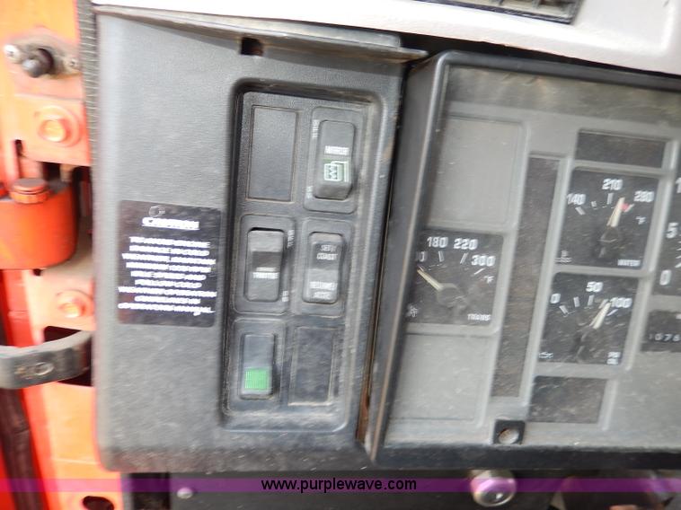 image for item H6950 1999 International 4900 dump truck