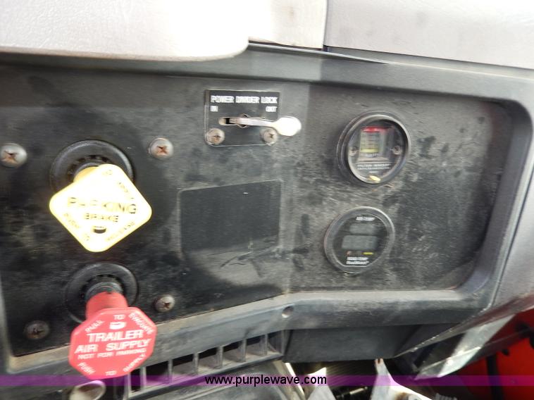 image for item H6950 1999 International 4900 dump truck