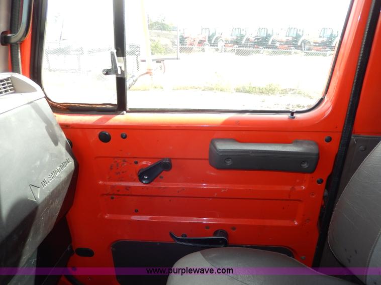 image for item H6950 1999 International 4900 dump truck