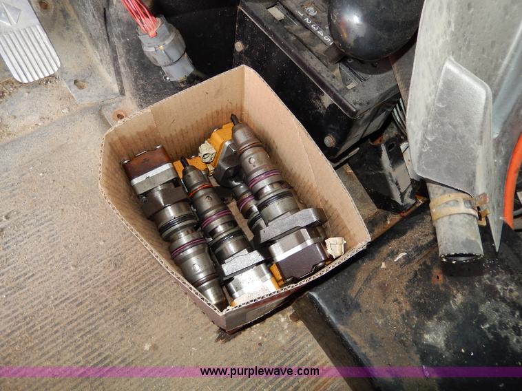 image for item H6950 1999 International 4900 dump truck