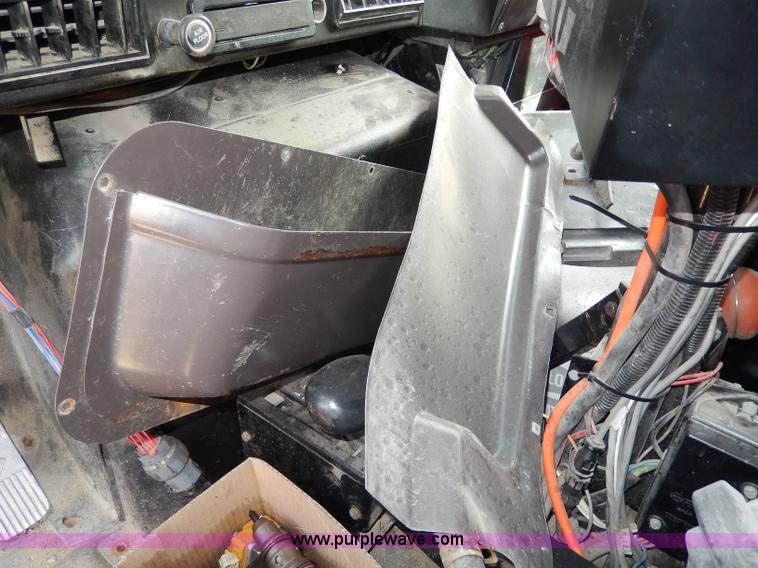 image for item H6950 1999 International 4900 dump truck