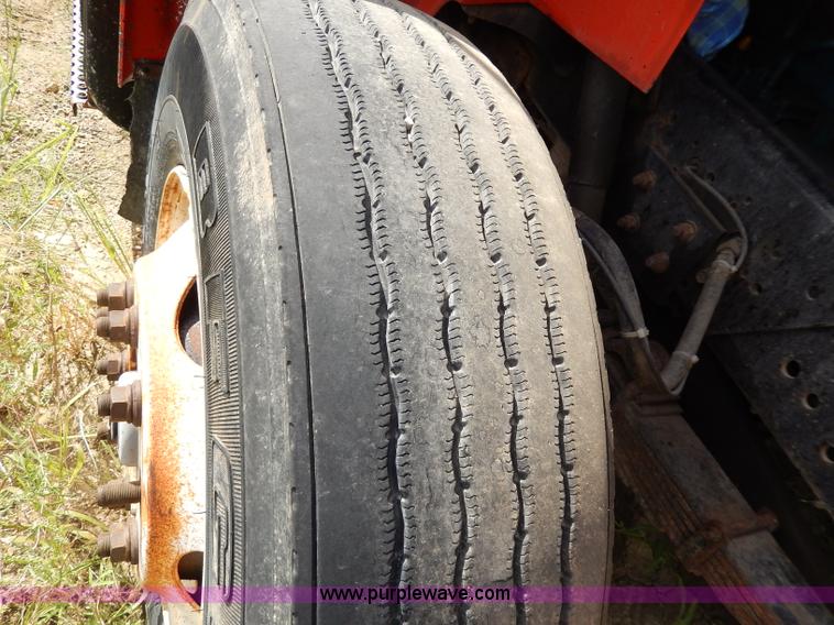 image for item H6950 1999 International 4900 dump truck