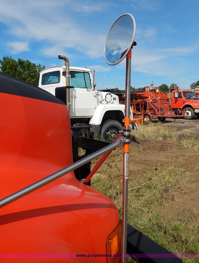 image for item H6950 1999 International 4900 dump truck