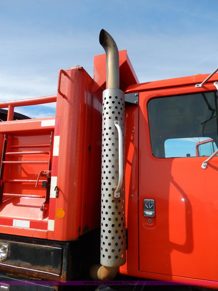 image for item H6950 1999 International 4900 dump truck