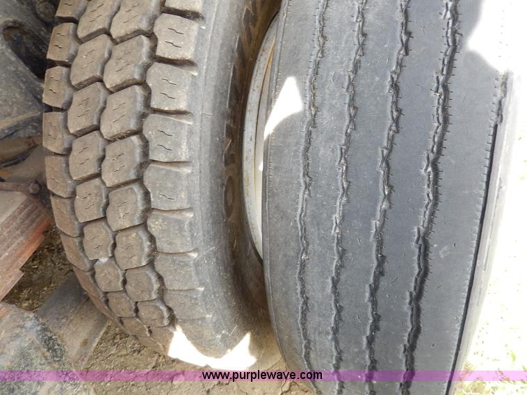 image for item H6950 1999 International 4900 dump truck